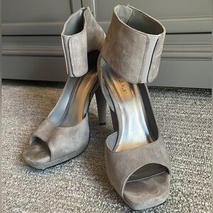 🩶 Gray Suede Zipper Ankle Strap Heels